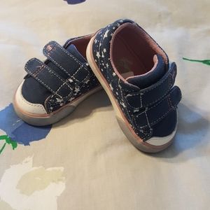 See Kai Run shoes size 4